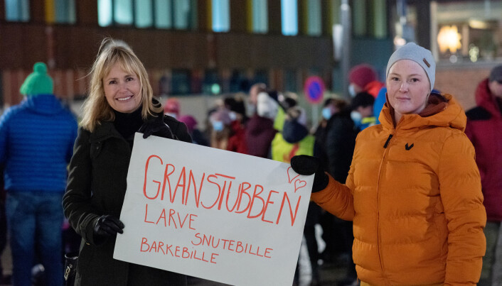 <span class=" italic" data-lab-italic_desktop="italic">Siri Johanne Nordahl er en av initiativtakerne til demonstrasjonen og forelder i Granstubben barnehage. Her er hun sammen med administrerende direktør Anne Lindboe i PBL. </span> <span class=" italic" data-lab-italic_desktop="italic">Siri Johanne Nordahl er en av initiativtakerne til demonstrasjonen og forelder i Granstubben barnehage. Her er hun sammen med administrerende direktør Anne Lindboe i PBL. </span>