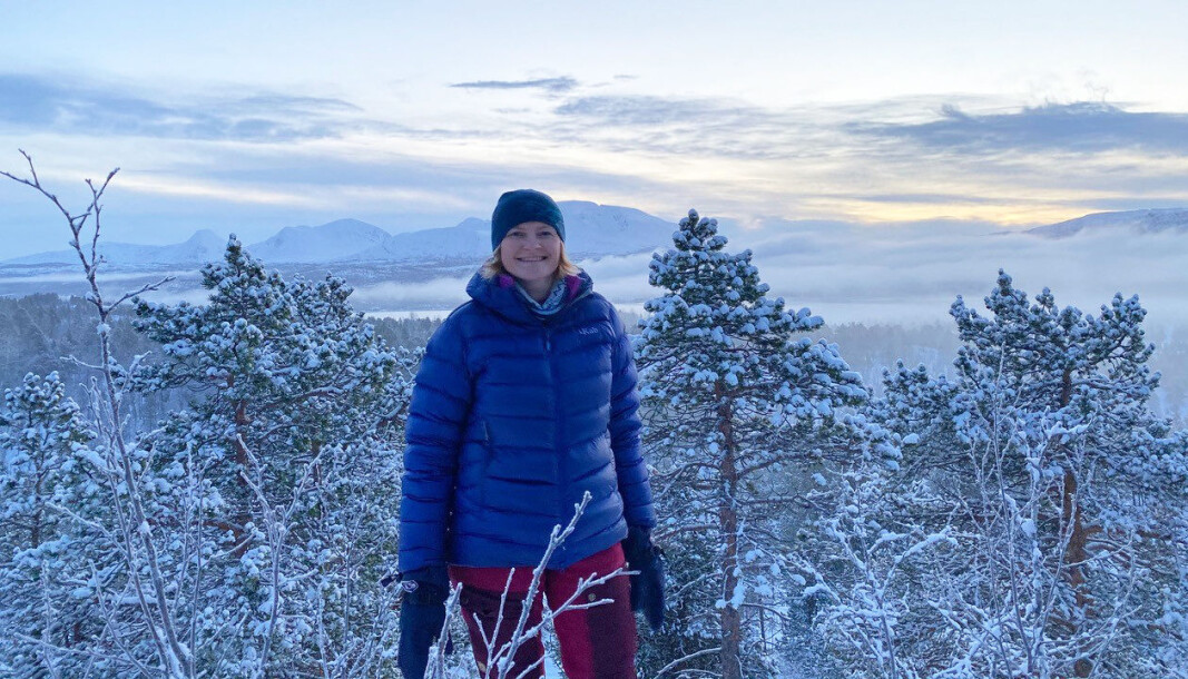 – Når barna kommer ut og de får være i bevegelse og gå seg varme, så merker jeg at vi også får helt andre samtaler når vi setter oss ned i pausene, sier Vibeke Brattli. – Når barna kommer ut og de får være i bevegelse og gå seg varme, så merker jeg at vi også får helt andre samtaler når vi setter oss ned i pausene, sier Vibeke Brattli.