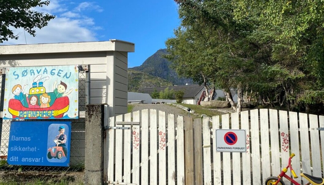 Etter et foreldremøte i september startet rabalderet som fortsatte med et omstridt vedtak i Moskenes kommune i Lofoten. Nå snur politikerne. Etter et foreldremøte i september startet rabalderet som fortsatte med et omstridt vedtak i Moskenes kommune i Lofoten. Nå snur politikerne.