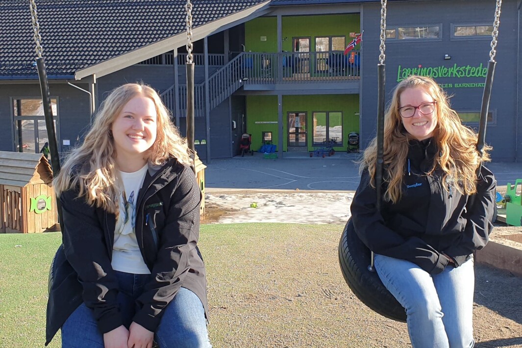 Madeleine Aarhus (til venstre) er lærling i Læringsverkstedet Øvre Neskollen barnehage. Styrer Merete Johnsen skulle ønske flere ville tatt inn lærlinger. Madeleine Aarhus (til venstre) er lærling i Læringsverkstedet Øvre Neskollen barnehage. Styrer Merete Johnsen skulle ønske flere ville tatt inn lærlinger.
