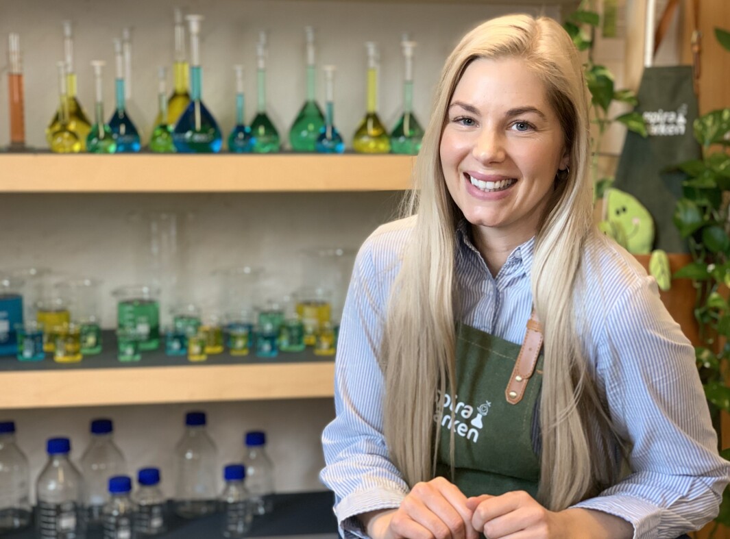 Pandemien har ikke lagt noen demper på entusiasmen for å teste fysiske grenser i laboratoriet. I påskeuka legger Oda Bjerknes ut en ny episode hver dag. Pandemien har ikke lagt noen demper på entusiasmen for å teste fysiske grenser i laboratoriet. I påskeuka legger Oda Bjerknes ut en ny episode hver dag.