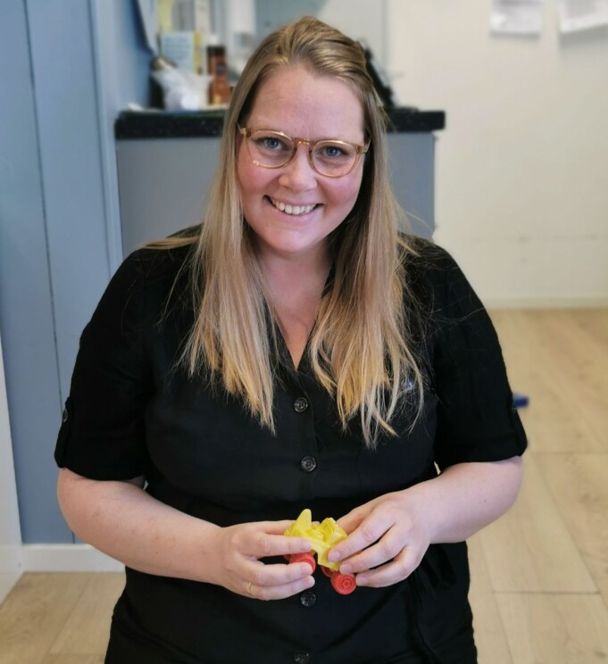 <span class=" italic" data-lab-italic_desktop="italic">Christine Hernø Gabrielli har til sammen 15 års fartstid i barnehage. De siste fire årene har hun vært styrer i Ånnerud Barnehus. </span> <span class=" italic" data-lab-italic_desktop="italic">Christine Hernø Gabrielli har til sammen 15 års fartstid i barnehage. De siste fire årene har hun vært styrer i Ånnerud Barnehus. </span>