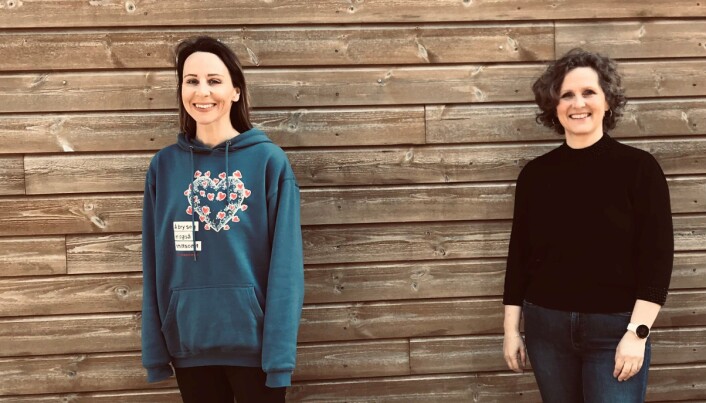 <span class=" italic" data-lab-italic_desktop="italic">Pedagogisk leder Silje Mari Sæther (til venstre) og styrer Sonja Lønøy Bjørshol tente fullstendig på ideen om å lage musikkvideo i barnehagen. </span> <span class=" italic" data-lab-italic_desktop="italic">Pedagogisk leder Silje Mari Sæther (til venstre) og styrer Sonja Lønøy Bjørshol tente fullstendig på ideen om å lage musikkvideo i barnehagen. </span>