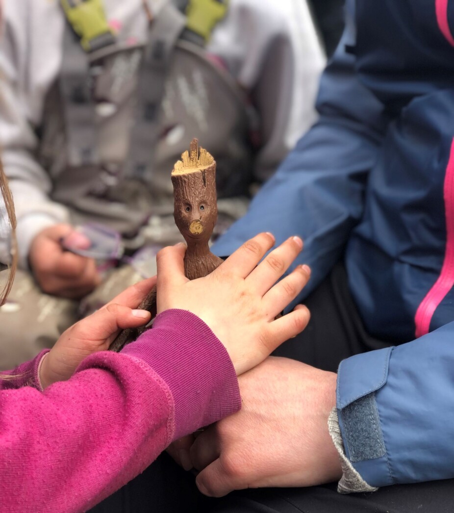 «Knerten er ein pinne med armar og bein», fortel fem- og seks åringane ved Plassebakken barnehage i Ålesund kommune.