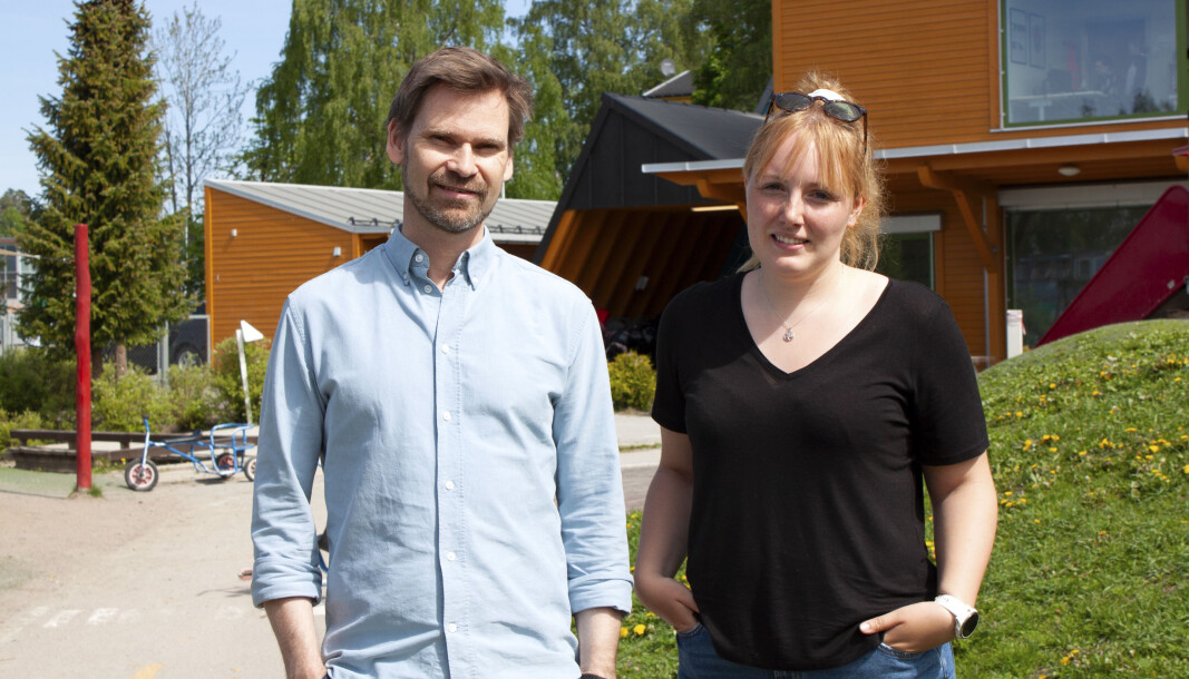 Kenneth Dirchsen og Louise Madsen er henholdsvis daglig leder og barnehagelærer i Bekkestua Kanvas-barnehage. – Når vi snakker språkarbeid og hvilke behov man har, kan man få til mye med lite midler, sier Dirchsen. Kenneth Dirchsen og Louise Madsen er henholdsvis daglig leder og barnehagelærer i Bekkestua Kanvas-barnehage. – Når vi snakker språkarbeid og hvilke behov man har, kan man få til mye med lite midler, sier Dirchsen.