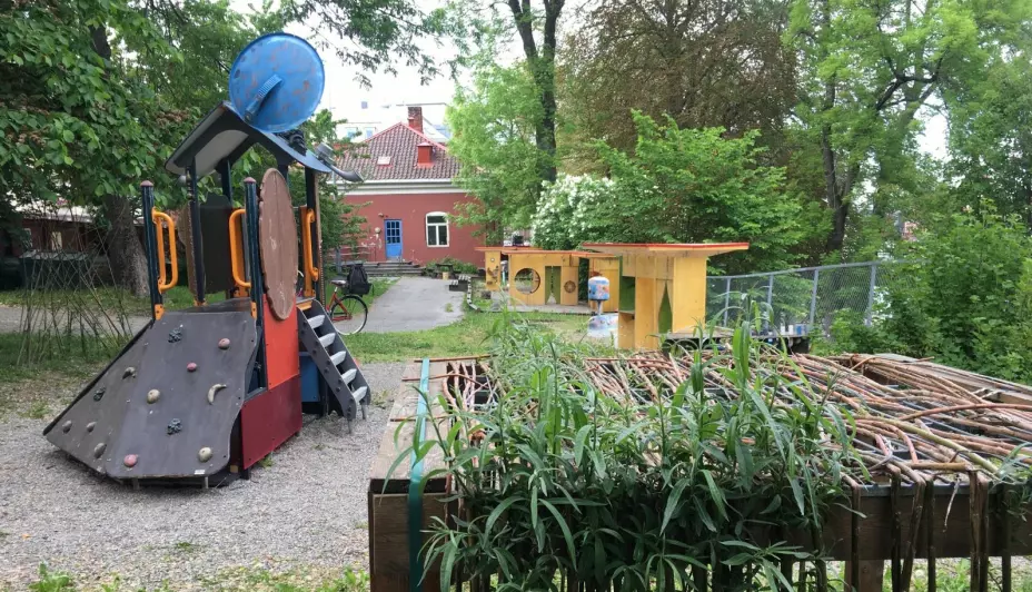 Prosjektet har base i tidligere Kongsgården barnehage. I hagen har ReMida-senteret installert ulike lekerom til barna.