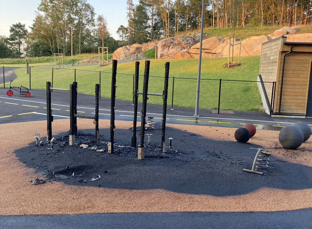 Slik så det ut på lekeområdet til Rundevoll barnehage etter at brannen var slukket. Slik så det ut på lekeområdet til Rundevoll barnehage etter at brannen var slukket.