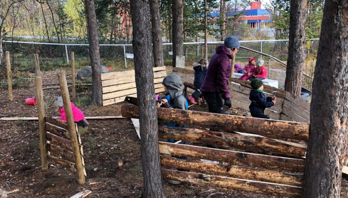 <span class=" italic" data-lab-italic_desktop="italic">– Jeg håper at SáMOS-prosjektet kan bidra til å få frem hva som kjennetegner samisk pedagogisk tenkning, sier Bente Fønnebø. </span> <span class=" italic" data-lab-italic_desktop="italic">– Jeg håper at SáMOS-prosjektet kan bidra til å få frem hva som kjennetegner samisk pedagogisk tenkning, sier Bente Fønnebø. </span>
