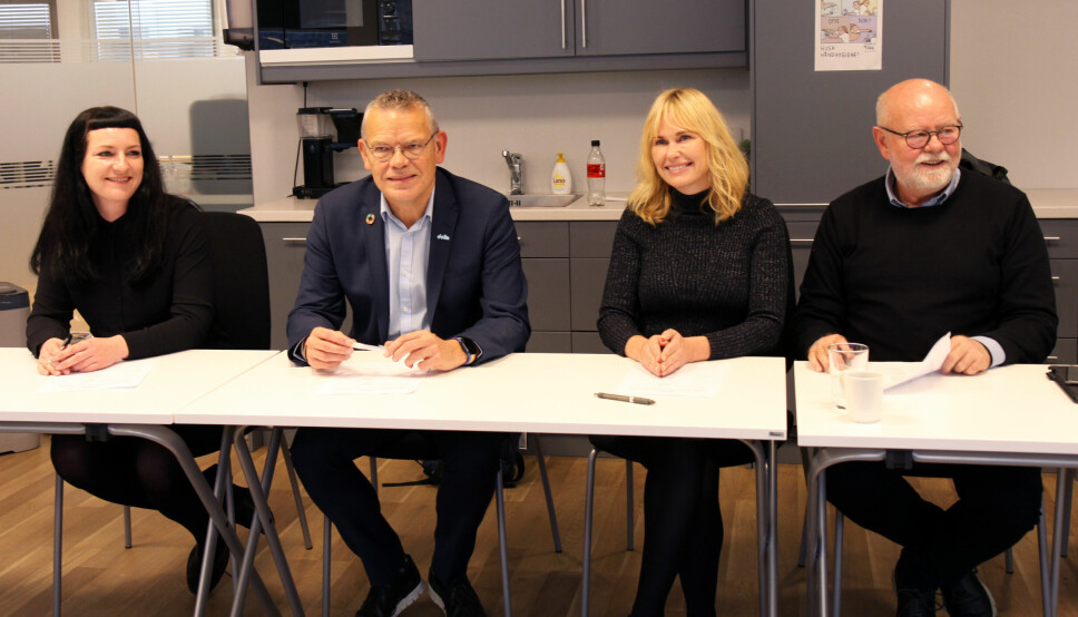 Forhandlingene i mellomoppgjøret i PBL-området ble gjennomført mandag. Fra venstre: Karianne Hansen Heien (Fagforbundet), Trond Ellefsen (Delta), Anne Lindboe (PBL) og Terje Skyvulstad (Utdanningsforbundet).