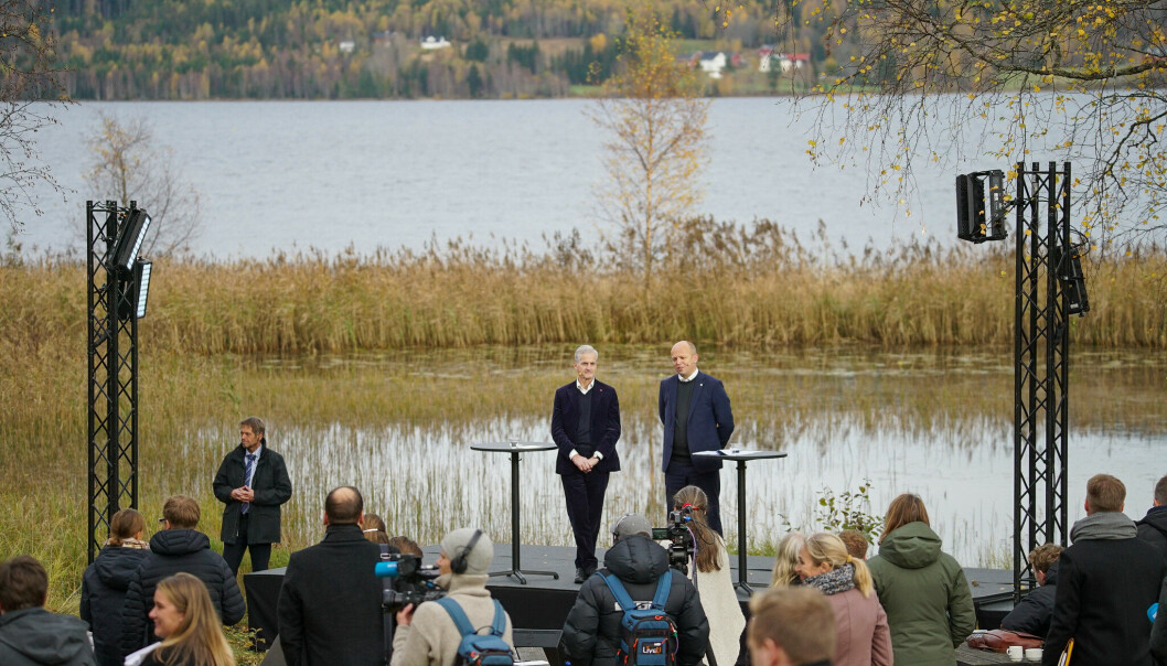 Påtroppende statsminister Jonas Gahr Støre (Ap) og påtroppende finansminister Trygve Slagsvold Vedum (Sp) fra presentasjonen av Hurdalsplattformen onsdag. Påtroppende statsminister Jonas Gahr Støre (Ap) og påtroppende finansminister Trygve Slagsvold Vedum (Sp) fra presentasjonen av Hurdalsplattformen onsdag.