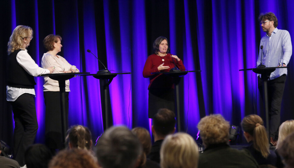 Fra venstre: Konferansier Trude Teige, May Liss Olsen Tobiassen fra Nasjonalt kunnskapssenter for barnehager, Elin Reikerås fra Filiorum og Cay Gjerustad fra NIFU.