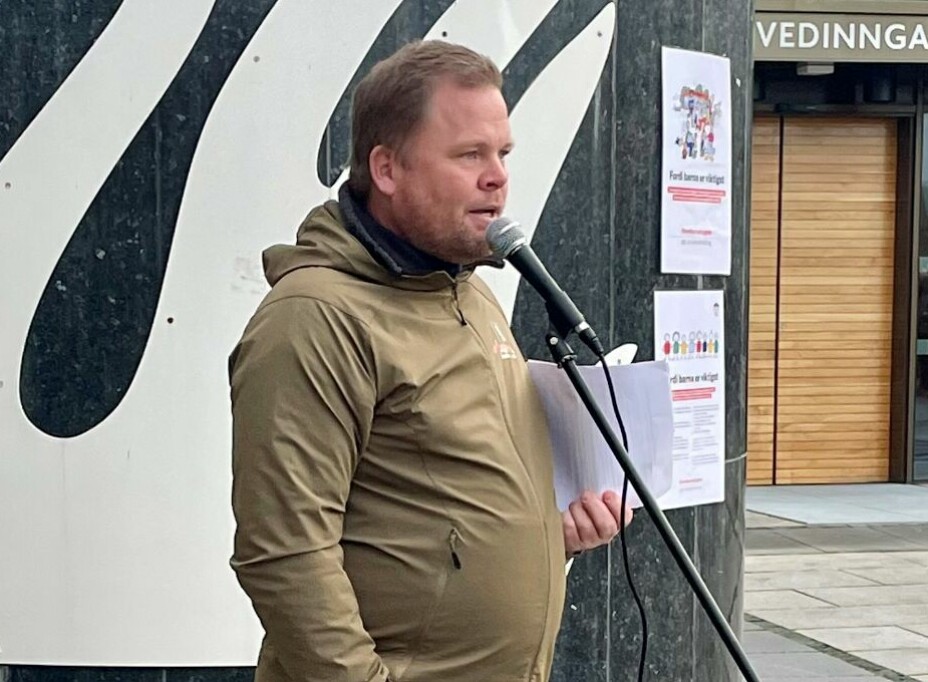 Roger Nestaas er lokallagsleder i PBL Gjøvik. I går holdt han appell under aksjonen mot kutt i tilskuddene til de private barnehagene.