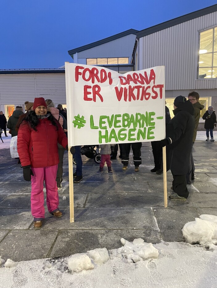 <span class=" italic" data-lab-italic_desktop="italic">De private barnehagene møttes til protest på Leknes.</span> <span class=" italic" data-lab-italic_desktop="italic">De private barnehagene møttes til protest på Leknes.</span>