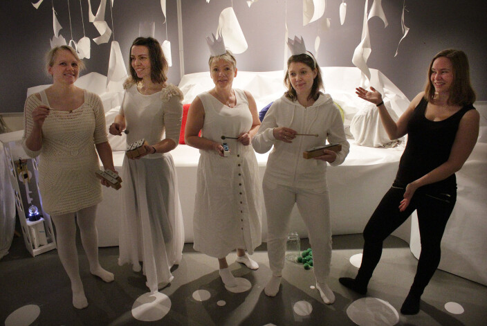 <span class=" italic" data-lab-italic_desktop="italic">Renate Storeide, Kathrine Pedersen, Sissel Sundet, Guri Unosen og Solveig Torseth.</span> <span class=" italic" data-lab-italic_desktop="italic">Renate Storeide, Kathrine Pedersen, Sissel Sundet, Guri Unosen og Solveig Torseth.</span>