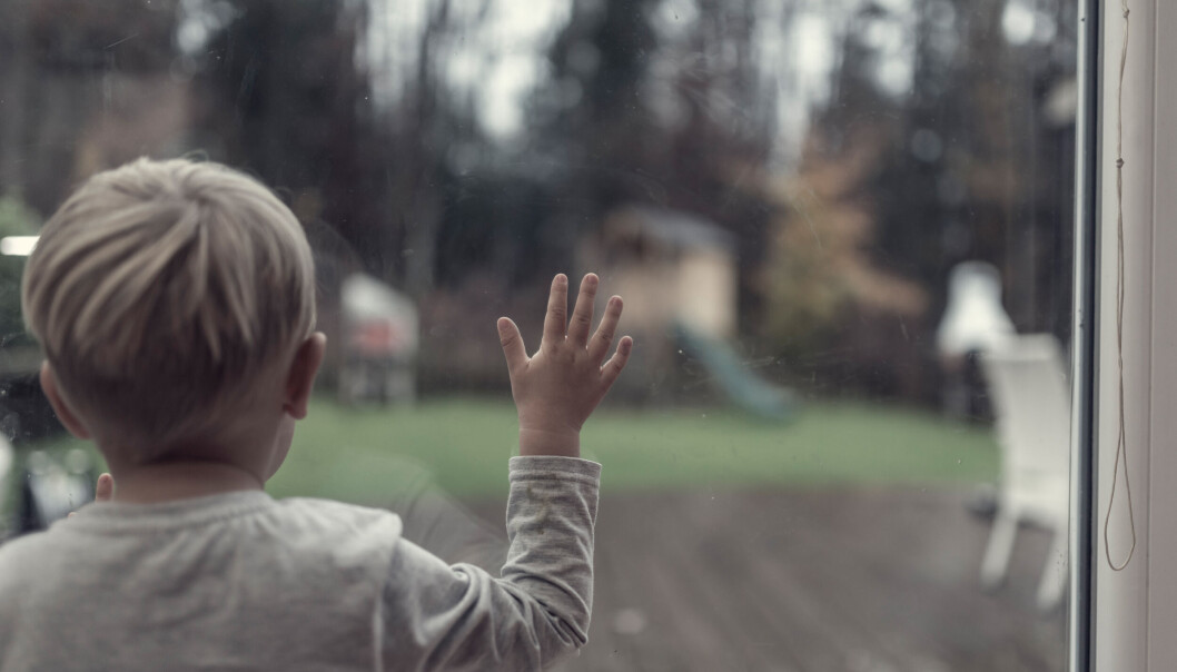 Mangel på kontakt med samfunnet utenfor og avlyste besøk fra fagfolk, har bidratt til å svekke språk- og identitetsutviklingen blant barn i samiske barnehager, er en av konklusjonene i en rapport fra Udir. Mangel på kontakt med samfunnet utenfor og avlyste besøk fra fagfolk, har bidratt til å svekke språk- og identitetsutviklingen blant barn i samiske barnehager, er en av konklusjonene i en rapport fra Udir.