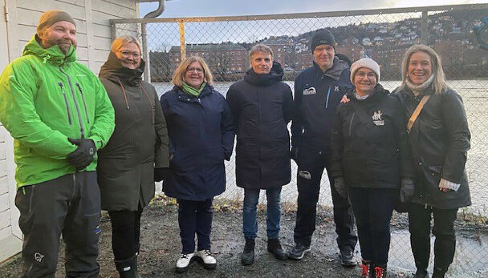 Jørn-Tommy Schjelderup (i midten) konstitueres som toppleder i PBL. Her er han sammen med representanter fra et knippe medlemsbarnehager i Trondheim, i forbindelse med barnehagemarkeringen i november.