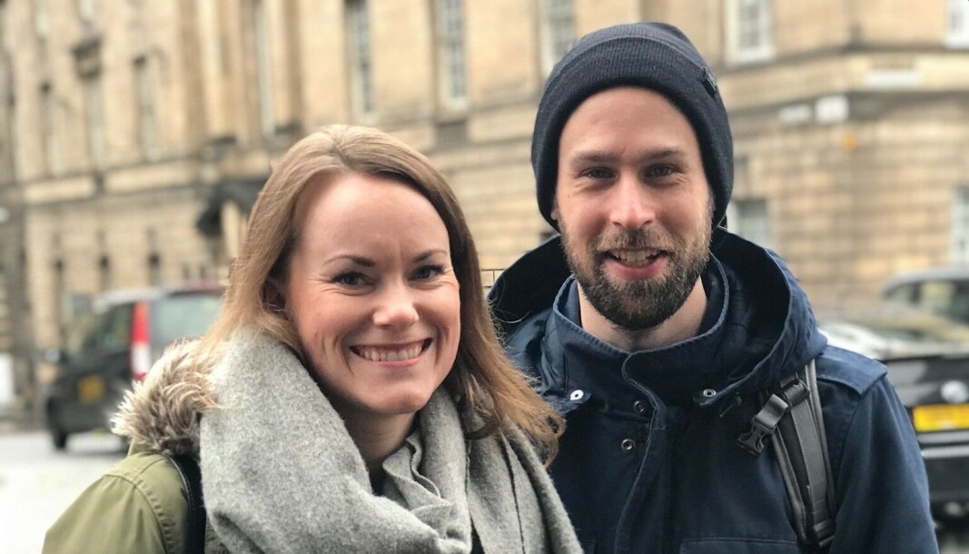 Helene Luhr og Gunnar Hovland er redd for at hun må dra på sykehuset uten ham når barnet deres snart melder sin ankomst. Helene Luhr og Gunnar Hovland er redd for at hun må dra på sykehuset uten ham når barnet deres snart melder sin ankomst.