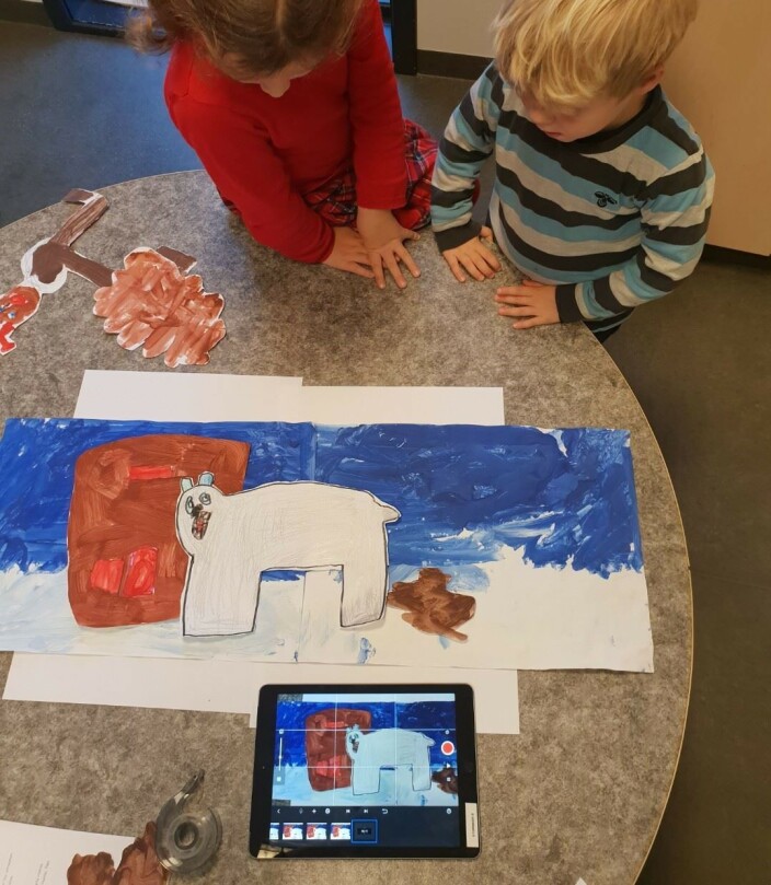 <span class=" italic" data-lab-italic_desktop="italic">Kvar morgon i desember samla barn og tilsette seg i samlingskroken og såg dagens episode av julekalenderen.</span> <span class=" italic" data-lab-italic_desktop="italic">Kvar morgon i desember samla barn og tilsette seg i samlingskroken og såg dagens episode av julekalenderen.</span>