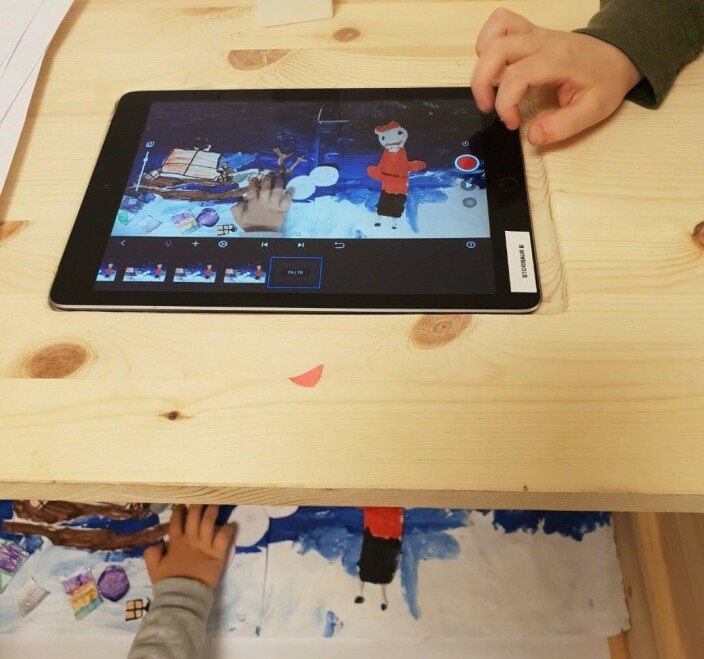<span class=" italic" data-lab-italic_desktop="italic">Ved å flytte teikningar eller figurane litt og litt for kvart bilde kjem det til liv når filmen blir spelt av. </span> <span class=" italic" data-lab-italic_desktop="italic">Ved å flytte teikningar eller figurane litt og litt for kvart bilde kjem det til liv når filmen blir spelt av. </span>
