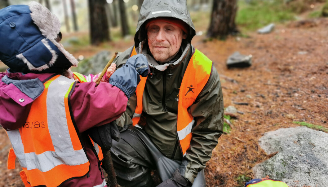 Tor Mauritz Smedsrud har selv jobbet 11 år i naturbarnehage . Tor Mauritz Smedsrud har selv jobbet 11 år i naturbarnehage .