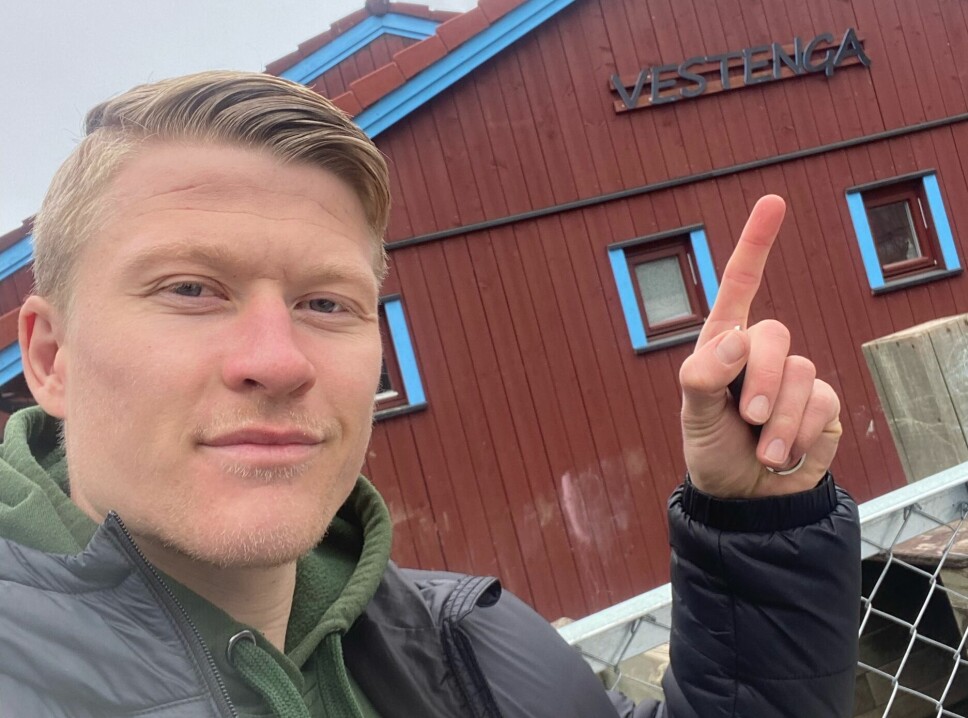 Kristian Eriksen har jobbet i Vestenga barnehage i mange år, i kombinasjon med tøff fotballtrening, som har gitt resultater. Nå er stillingsbrøken redusert, men 26-åringen ønsker å fortsette så langt det lar seg gjøre.