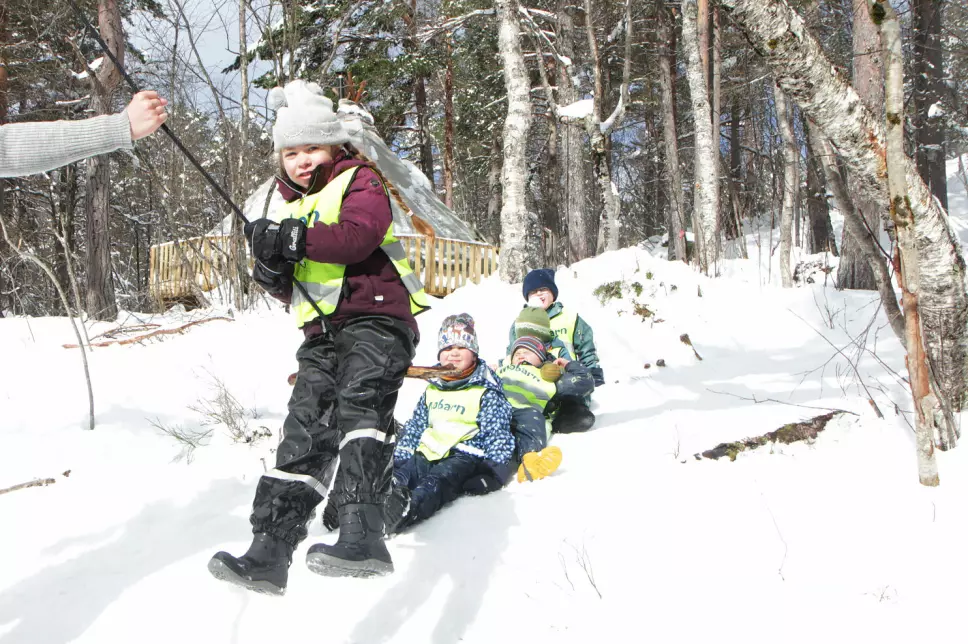 De eldste barna i Mobarn Høgnakken barnehage i Molde, tilbringer mye tid sammen utendørs og på tur.