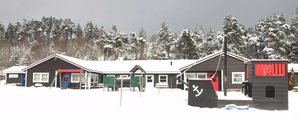 Mobarn Høgnakken barnehage ble bygget i 2003, og ligger i skogkanten i høyden over Molde by.