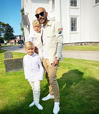 <span class=" italic" data-lab-italic_desktop="italic">Ronny Myrene i FUB Kristiansand sammen med sønnene Filip (3) og Aron (7).</span> <span class=" italic" data-lab-italic_desktop="italic">Ronny Myrene i FUB Kristiansand sammen med sønnene Filip (3) og Aron (7).</span>