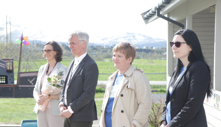 <span class=" italic" data-lab-italic_desktop="italic">Bente Haukås (Krf) som leder velferdsutvalget i Bodø kommune, barnehage- og skolesjef Tore Tverbakk, faggruppelederen for barnehagelærerutdanninga ved Nord universitet, Kathrin Olsen og prosjektleder Rina Elise Berbyson Landström var blant tilhørerne.</span> <span class=" italic" data-lab-italic_desktop="italic">Bente Haukås (Krf) som leder velferdsutvalget i Bodø kommune, barnehage- og skolesjef Tore Tverbakk, faggruppelederen for barnehagelærerutdanninga ved Nord universitet, Kathrin Olsen og prosjektleder Rina Elise Berbyson Landström var blant tilhørerne.</span>