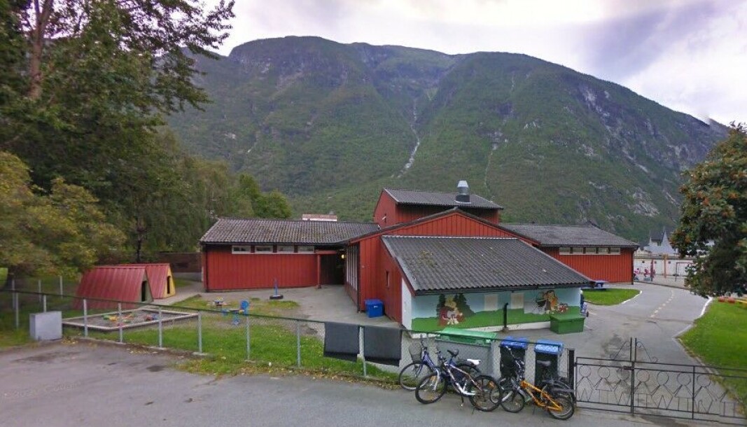 Farnes barnehage er en av i alt seks barnehager i Årdal kommune, som nå bruker penger på å styrke grunnbemanningen i barnehagene. Farnes barnehage er en av i alt seks barnehager i Årdal kommune, som nå bruker penger på å styrke grunnbemanningen i barnehagene.