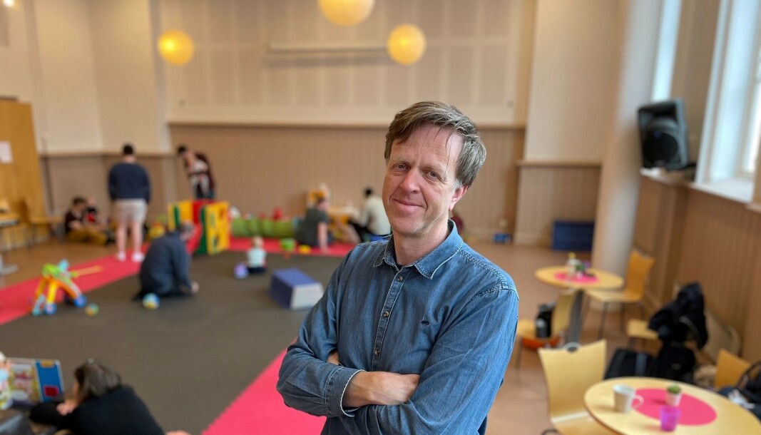 Virksomhetsleder Jan Frode Sandvik i Nykirken åpen barnehage og Mariakirken åpen barnehage, som drives av Bergen domkirke menighet i samarbeid med KFUK-KFUM, er også virksomhetsleder i KFUK-KFUM. – Det er nesten bare deltidsansatte i de åpne barnehagene, sier han. Virksomhetsleder Jan Frode Sandvik i Nykirken åpen barnehage og Mariakirken åpen barnehage, som drives av Bergen domkirke menighet i samarbeid med KFUK-KFUM, er også virksomhetsleder i KFUK-KFUM. – Det er nesten bare deltidsansatte i de åpne barnehagene, sier han.