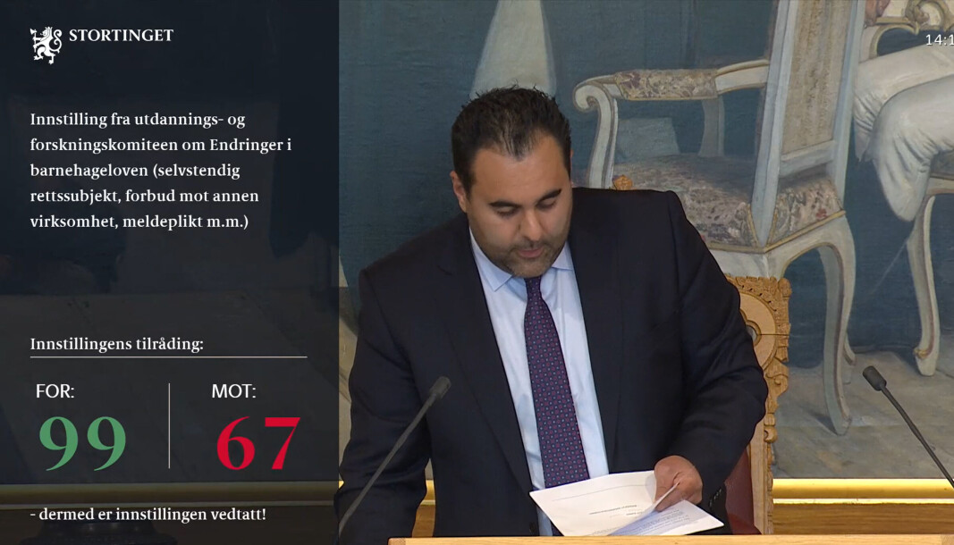 Voteringen som sikret flertall, ble gjennomført onsdag ettermiddag. Voteringen som sikret flertall, ble gjennomført onsdag ettermiddag.