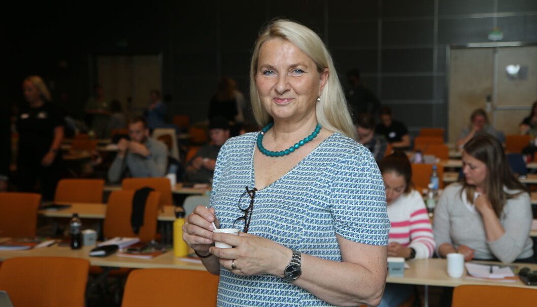 Hjørdis Kindem Thyholt fra Medbroen gårdsbarnehage leder Nettverk for natur- og gårdsbarnehager, og kunne i dag ta i mot rundt 130 deltagere til konferanse. Hjørdis Kindem Thyholt fra Medbroen gårdsbarnehage leder Nettverk for natur- og gårdsbarnehager, og kunne i dag ta i mot rundt 130 deltagere til konferanse.