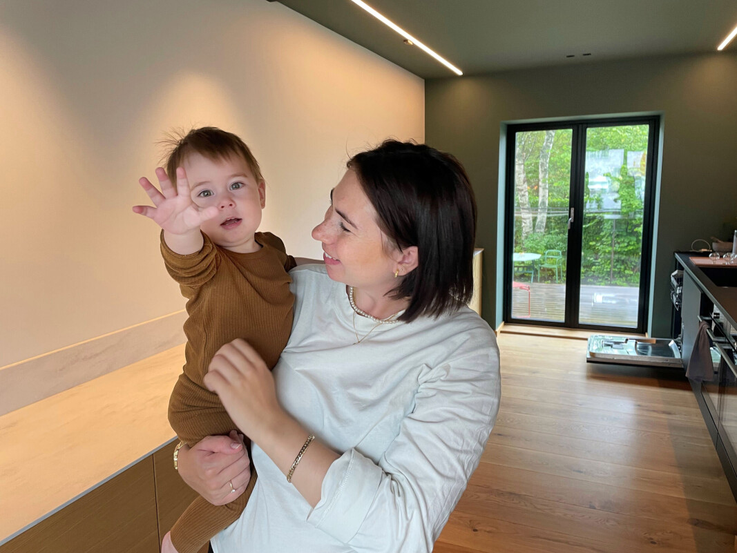 <span class=" italic" data-lab-italic_desktop="italic">Hugo er en veldig sosial kar, forteller mamma Regine. – Han er klar for å begynne i barnehagen nå. </span> <span class=" italic" data-lab-italic_desktop="italic">Hugo er en veldig sosial kar, forteller mamma Regine. – Han er klar for å begynne i barnehagen nå. </span>