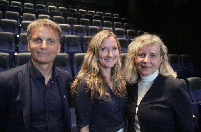 <span class=" italic" data-lab-italic_desktop="italic">Administrerende direktør i PBL, Jørn-Tommy Schjelderup, sammen med Oddbjørg Edvardsen fra Politihøgskolen og Utviklingsleder i PBL, Kari Vold Jensen.</span> <span class=" italic" data-lab-italic_desktop="italic">Administrerende direktør i PBL, Jørn-Tommy Schjelderup, sammen med Oddbjørg Edvardsen fra Politihøgskolen og Utviklingsleder i PBL, Kari Vold Jensen.</span>