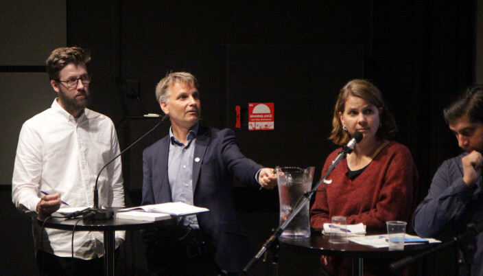 <span class=" italic" data-lab-italic_desktop="italic">Spesialrådgiver Christian Monsbakken fra KS, PBL-direktør Jørn-Tommy Schjelderup, Solveig Schytz (V) og Himanshu Gulati (Frp).</span> <span class=" italic" data-lab-italic_desktop="italic">Spesialrådgiver Christian Monsbakken fra KS, PBL-direktør Jørn-Tommy Schjelderup, Solveig Schytz (V) og Himanshu Gulati (Frp).</span>