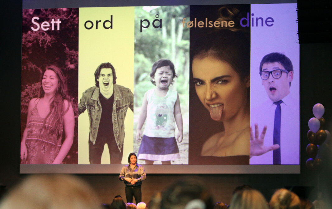 Dora Thorhallsdottir er standupkomiker, foredragsholder og familieterapeut, og grunnlegger av EQ-barnehagene. Nylig gjestet hun PBL Lederkonferanse. Dora Thorhallsdottir er standupkomiker, foredragsholder og familieterapeut, og grunnlegger av EQ-barnehagene. Nylig gjestet hun PBL Lederkonferanse.