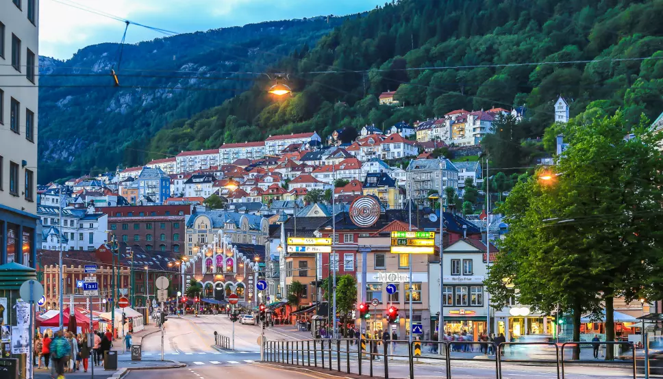 Byrådet i Bergen vil bruke 700 000 kroner i 2023 og 1,7 millioner kroner årlig de neste årene på å gi rundt 100 barn i Bergen gratis barnehageplass.