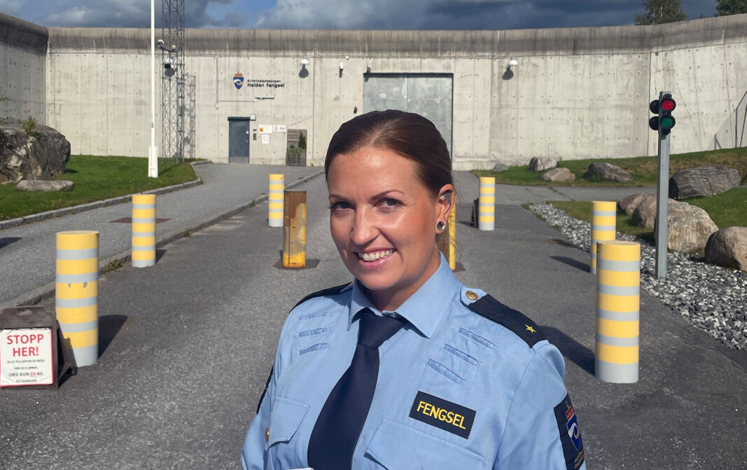 Charlotte Munthe har jobbet som fengselsbetjent i åtte år, og sett behovet for informasjon til de yngste barna med nærstående i fengsel. Nå gir hun ut sin egen bokserie. Charlotte Munthe har jobbet som fengselsbetjent i åtte år, og sett behovet for informasjon til de yngste barna med nærstående i fengsel. Nå gir hun ut sin egen bokserie.
