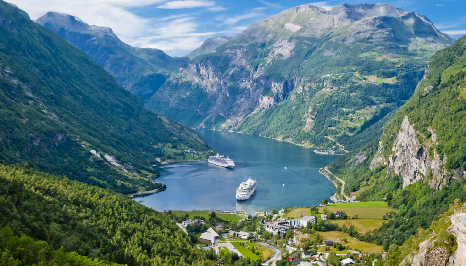 Hotelldirektør Monja Mjelva i Geiranger er blant dem som fortviler over mangel på arbeidskraft til barnehagen i bygda: – Det er flere ansatte som vurderer å reise herfra hvis det ikke kommer en løsning på barnehagesituasjonen. Vi har allerede folk som antyder at dette ikke går, sier hun til NRK.