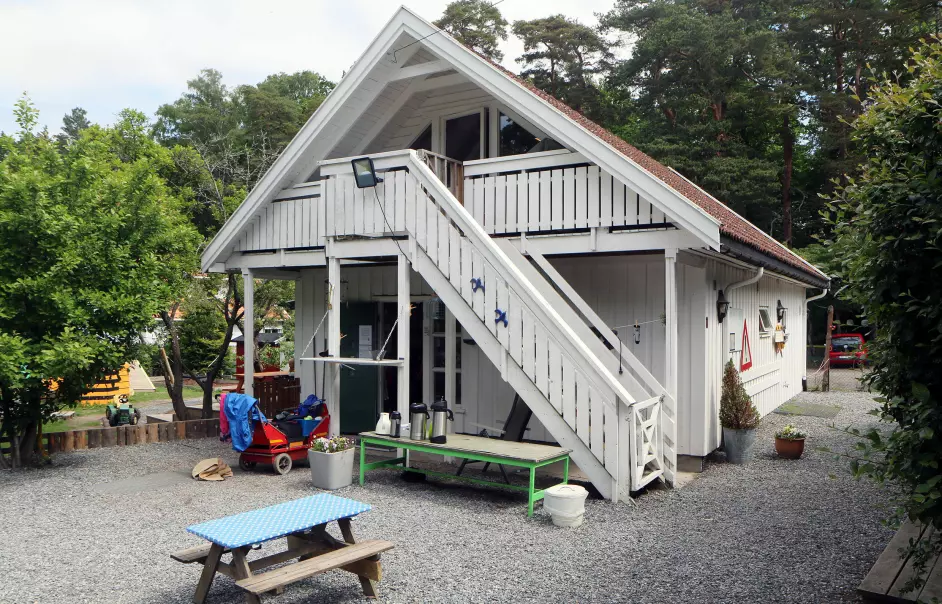 Gårdsbarnehagen ligger på Jeløya i Moss, i det som var morens barndomshjem, forteller Ellen Nordang.