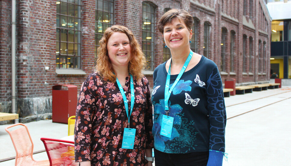 Barnehagelærer Veronika Jørgensen Innvær (til venstre) og universitetslektor Elisabeth Barstad holdt foredrag om samarbeidsprosjektet under Norsk barnehageforskningskonferanse i regi av sentrene BARNkunne og FILIORUM.