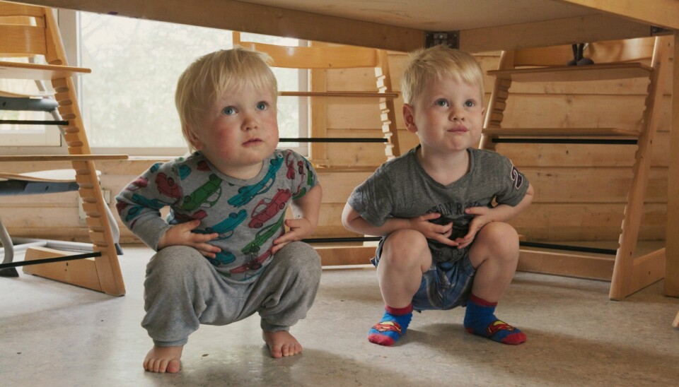 I dokumentarfilmen «Store små mennesker» følger vi to år gamle Balder og Haakon gjennom et helt år i barnehagen.