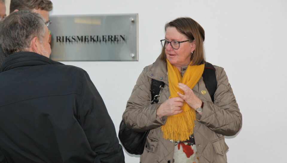 Forhandlingsleder for Fagforbundet, Anne Green Nilsen, kommer ut fra Riksmeklerens kontor etter at partene har kommet til enighet.