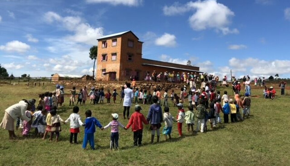 Barnehagen Omsozam i landsbyen Andasimbehivavy på Madagaskar, som Ingebjørg Mikalsen er en av støttespillerne til, åpnet i 2018.