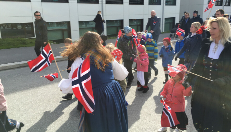 Barnehagebarna får ikke lenger gå i 17. mai-toget i Lørenskog. Bildet er tatt i en annen sammenheng.