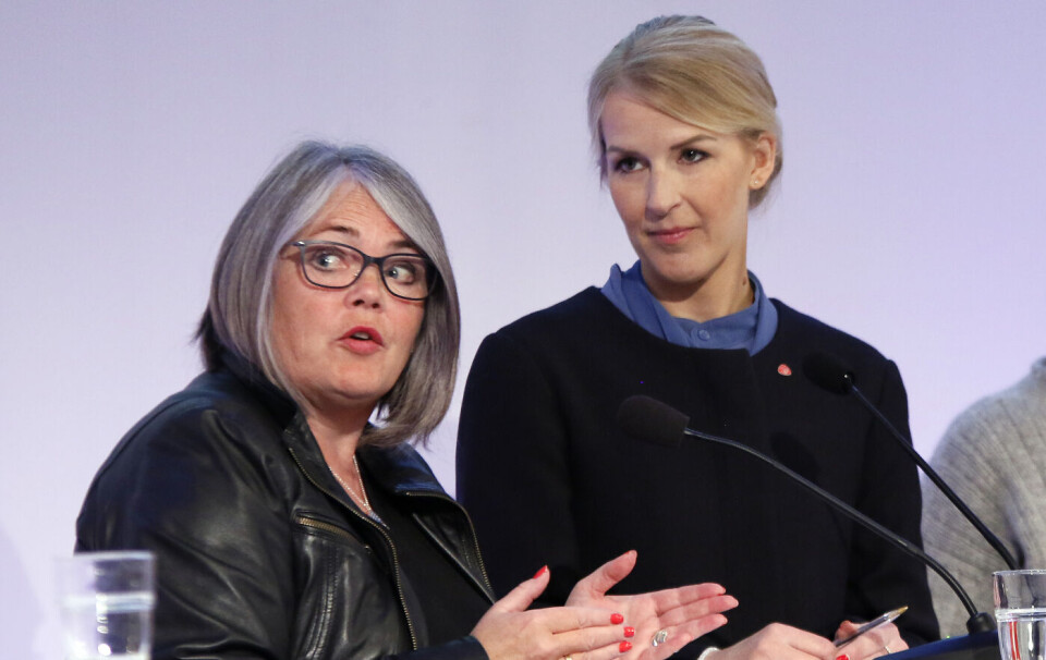Kari-Anne Jønnes (H) og Elise Waagen (Ap) er begge sentrale i forhandlingene om et mulig nytt barnehageforlik, og er ganske samstemt i at barnehagebygg er en naturlig del av et kvalitetsmessig godt tilbud til barna. Bildet er tatt i en annen sammenheng. Politisk debatt under landsmøtet til PBL: Kari-Anne Jønnes (H), Elise Waagen (Ap), Solveig Schytz (V) og Ida Lindtveit Røse (KrF).