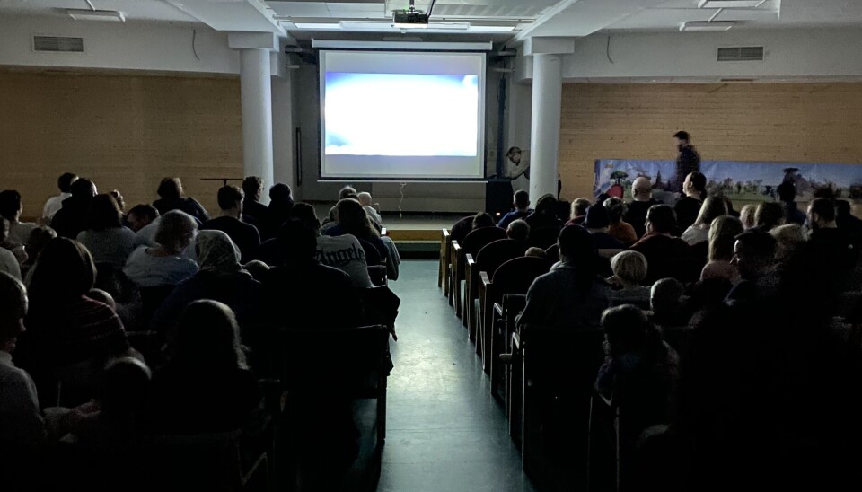 Foreldrene fikk en skikkelig kinoopplevelse. Filmprosjekt om eventyr i Rønvik menighetsbarnehage.