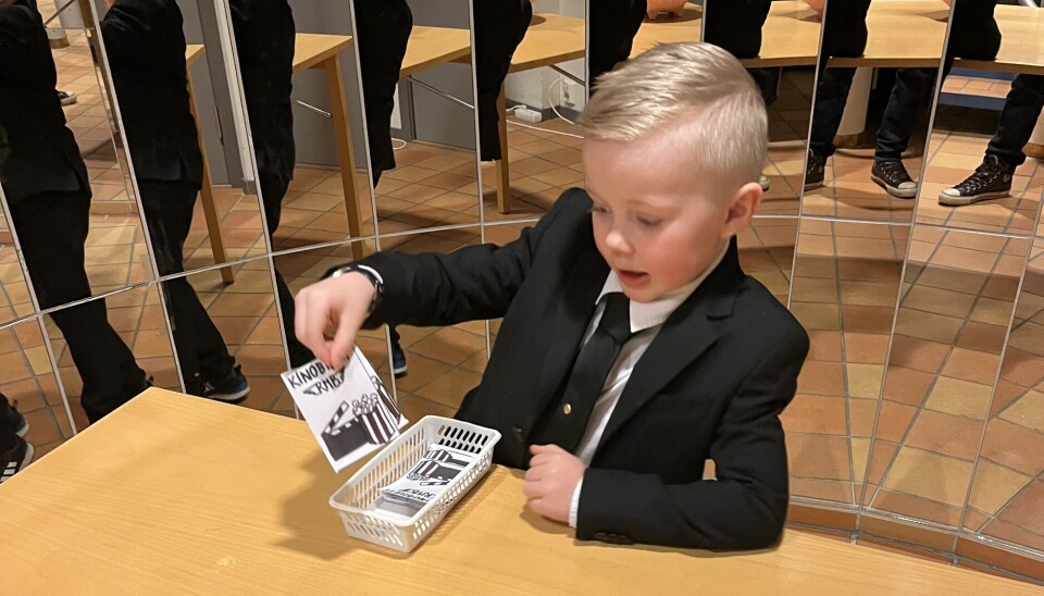 Alle besøkende fikk egne billetter. Filmprosjekt om eventyr i Rønvik menighetsbarnehage.