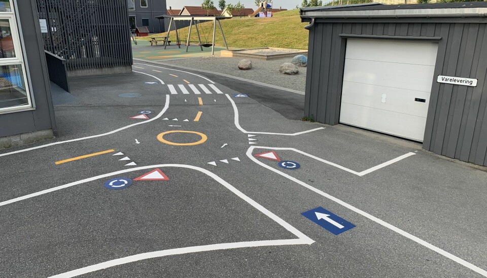 Barna i Sandvedhaugen barnehage i Sandnes kommune har gode forutsetninger for å lære seg trafikkreglene. Sandvedhaugen barnehage i Sandnes kommune.